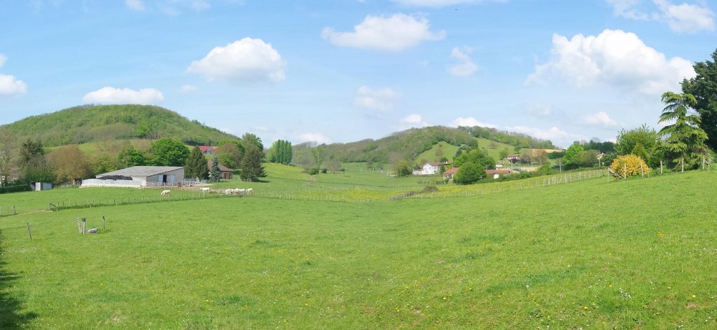 Terrain la Côte-Saint-André à vendre (vue arrière terrain constructible)